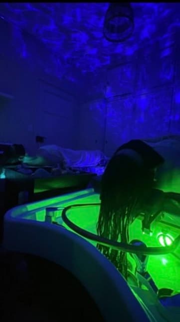 Headspa-Behandlung mit sanften Griffen